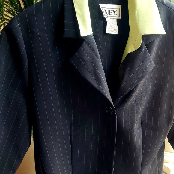 DBY Ltd. Pantsuit w/pale green collar - Picture 2 of 6